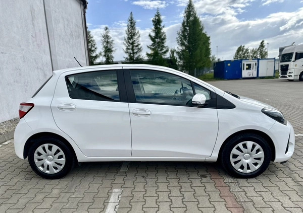 Toyota Yaris cena 42900 przebieg: 73000, rok produkcji 2019 z Wałbrzych małe 106